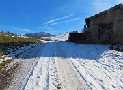 10 Alla cascina comincio a pestar neve